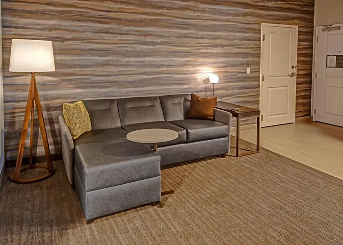 Hotel By Marriott Midtown Tulsa